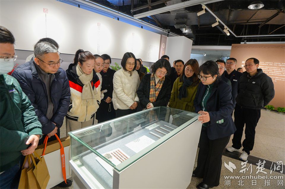 紙墨芳華繼千秋：武漢圖書館古籍傳承與活化成果展.jpg.jpg